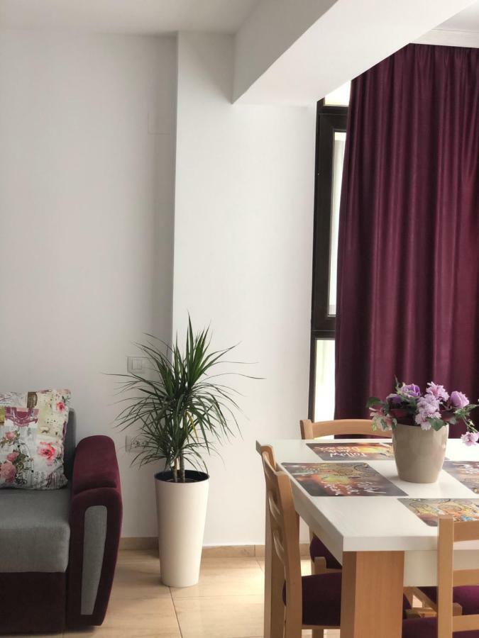 Apartamente Seashells Mamaia Nord นาโวดาริ ภายนอก รูปภาพ